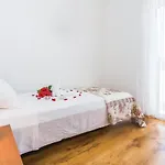 With Sea View V Apartment *