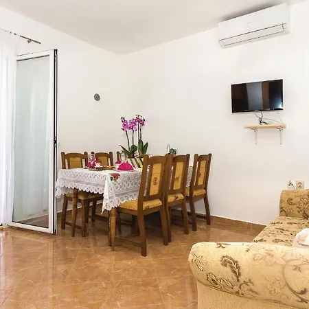 Awesome Apartment In Vodice With Wifi