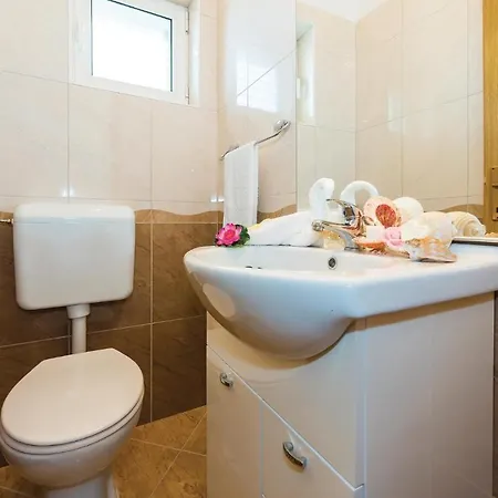 Awesome Apartment In Vodice With Wifi *
