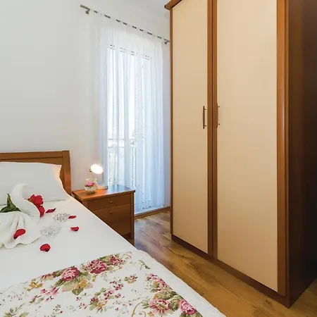 Awesome Apartment In Vodice With Wifi