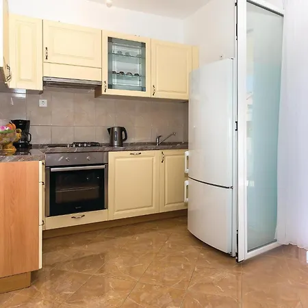 아파트 Awesome Apartment In Vodice With Wifi *
