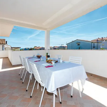 아파트 Awesome Apartment In Vodice With Wifi *