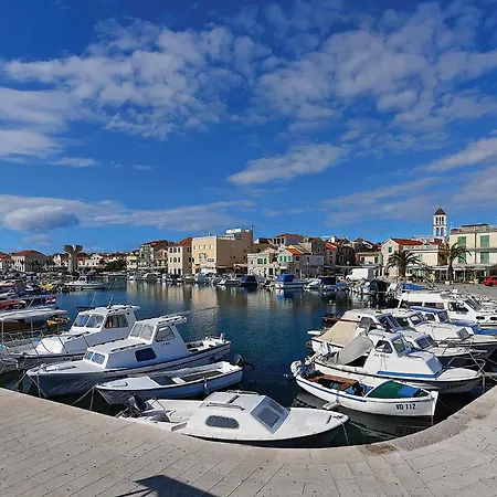 아파트 Awesome Apartment In Vodice With Wifi *