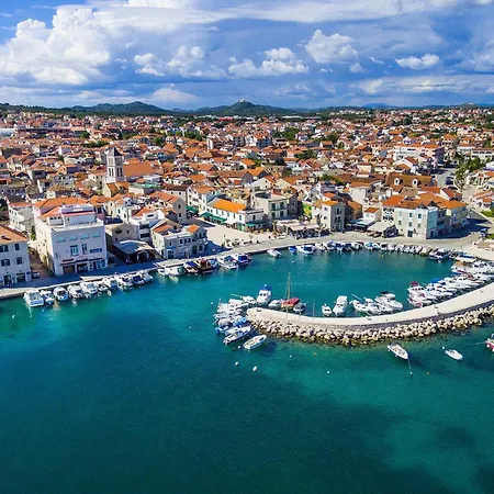 Awesome Apartment In Vodice With Wifi 보디체