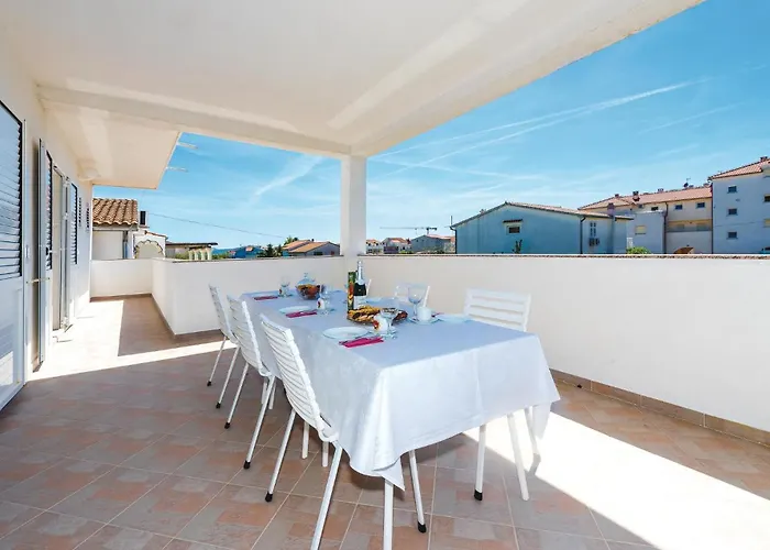 아파트 With Sea View V *